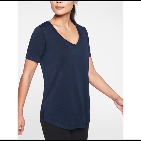 Athleta Tops - Athleta Breeze Scoop V Tee M